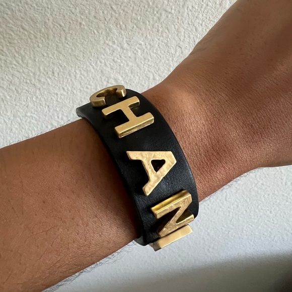 authentic Chanel leather strap bracelet - Picture 6 of 10